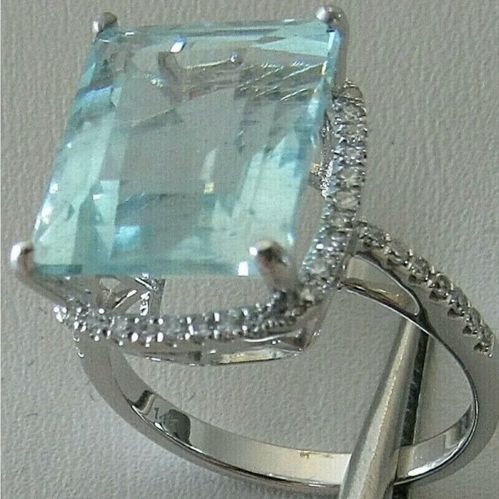 Huge 7.75 ct Aquamarine ring with halo of white diamonds